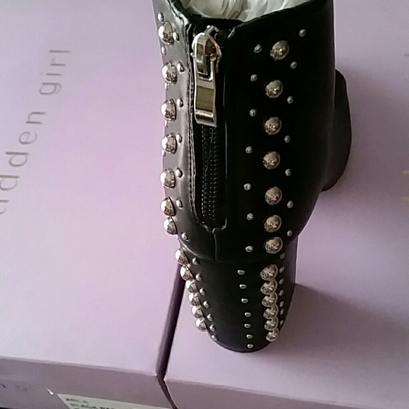 LAST PAIR ! Steve Madden Studded Peep Toe Boot - Picture 8 of 8